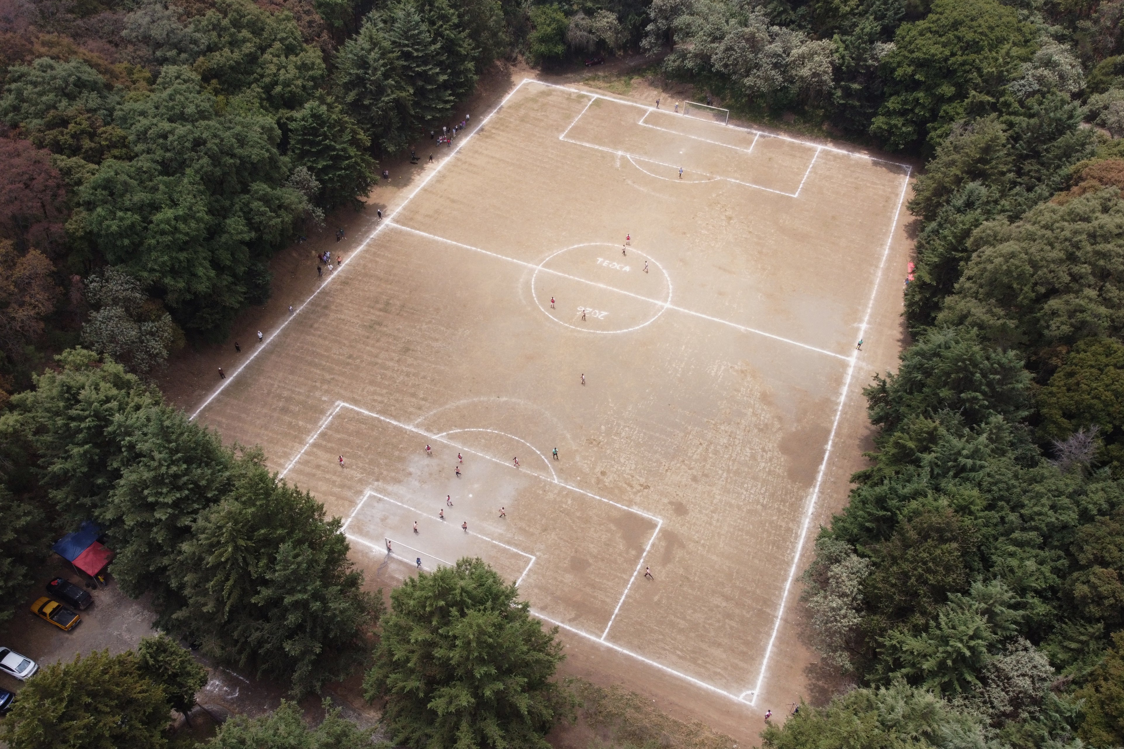 Una liga de fútbol juega en el cráter de un volcán extinto en México, el "Campo de los Dioses"