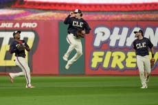 Martínez logra hit clave y gran jugada defensiva en triunfo 4-3 de Guardianes ante Medias Rojas