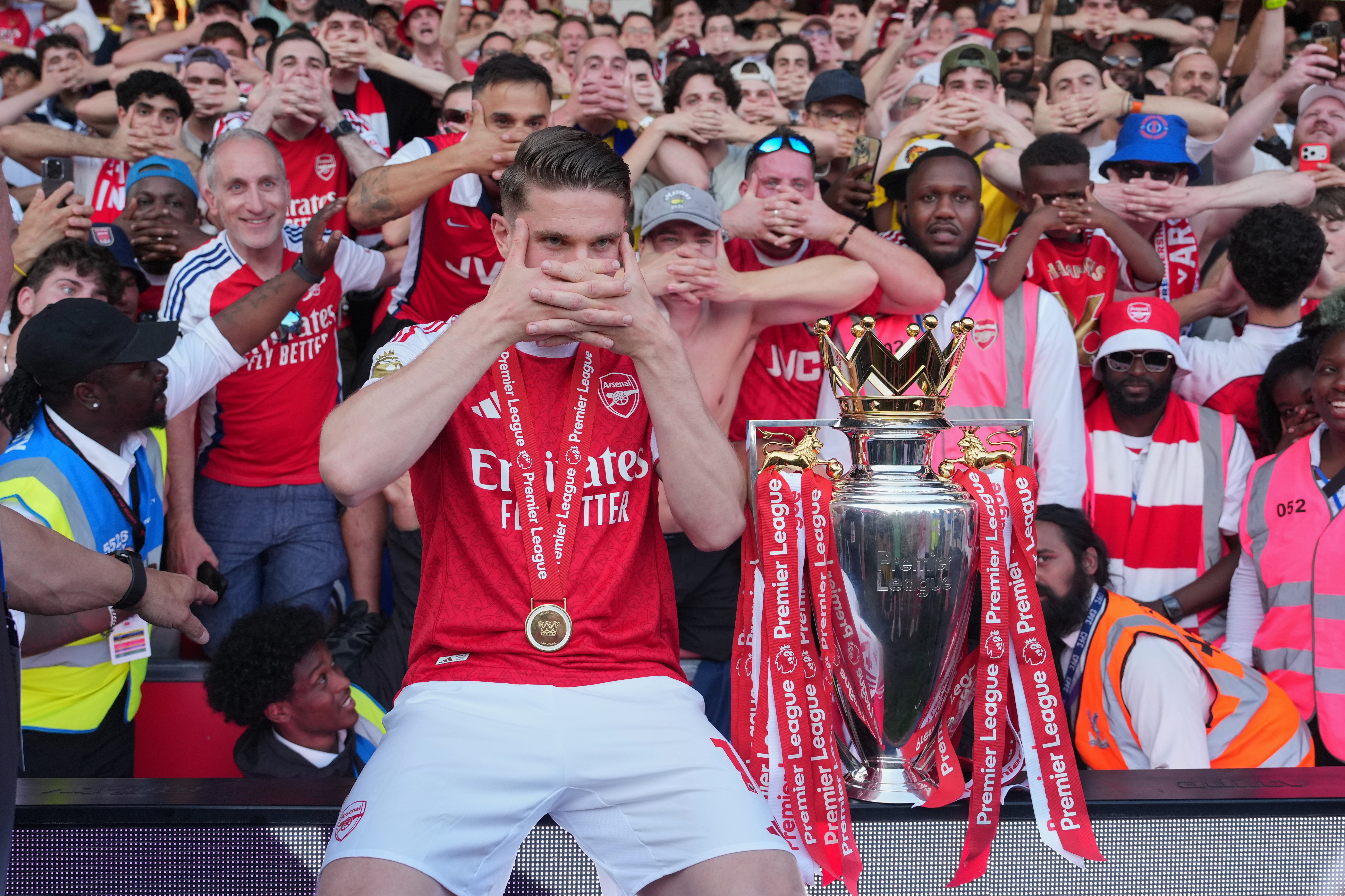 CAMPEONES CANCIONES-RIVALES