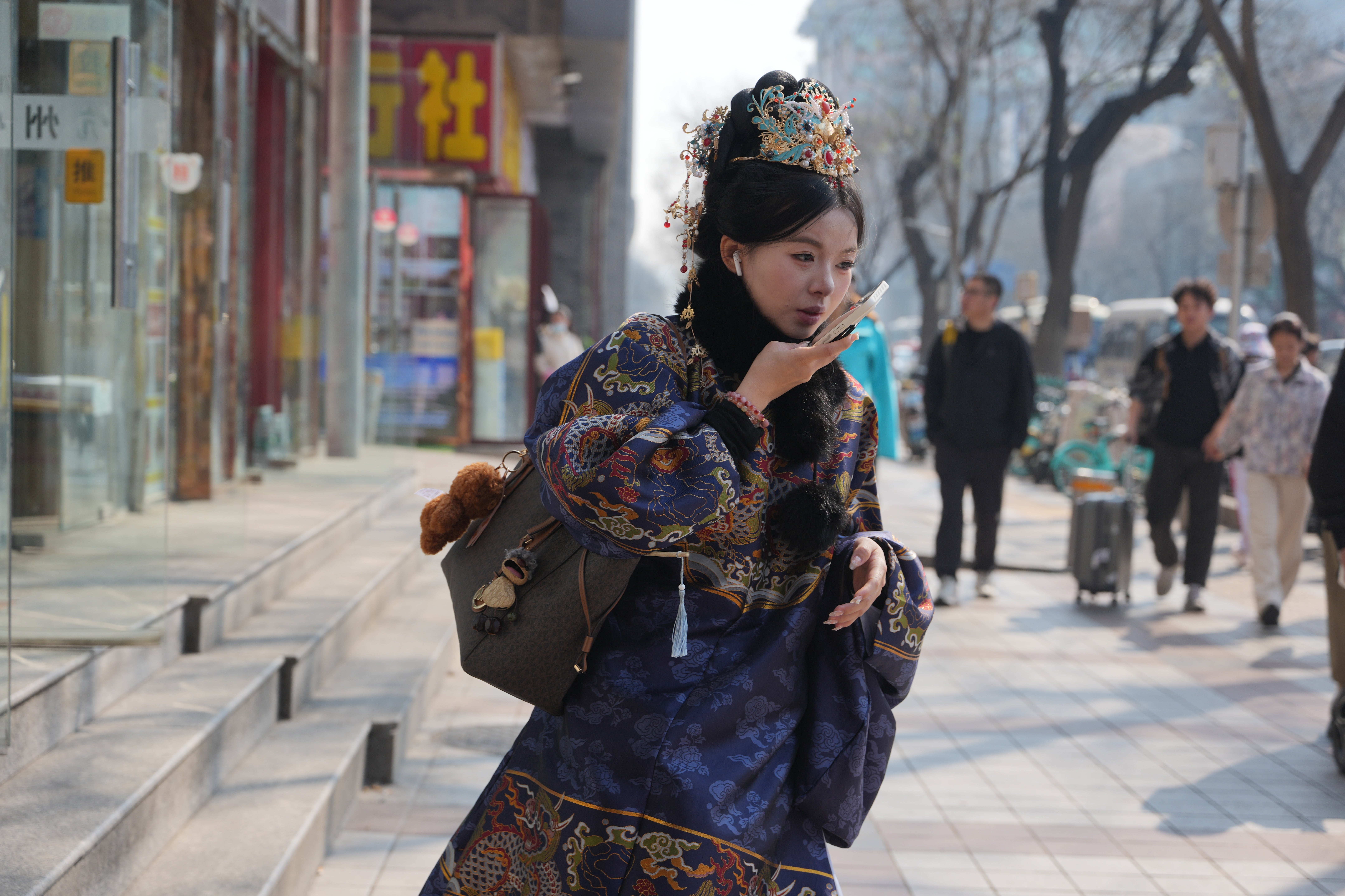 CHINA-TRAJES TRADICIONALES