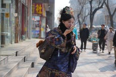 Crece tendencia de vestir como una emperatriz de la antigua China en la Ciudad Prohibida