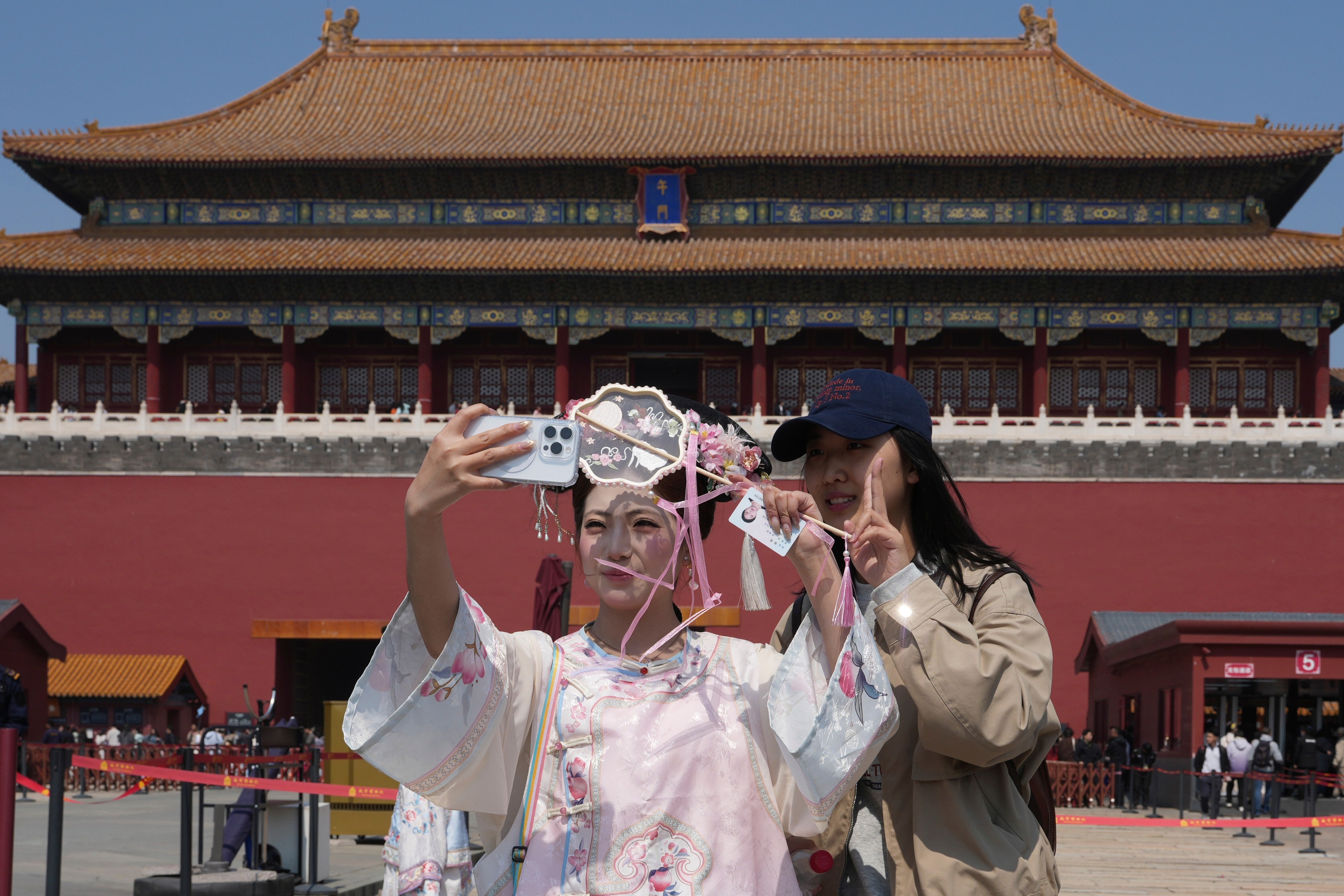CHINA-TRAJES TRADICIONALES