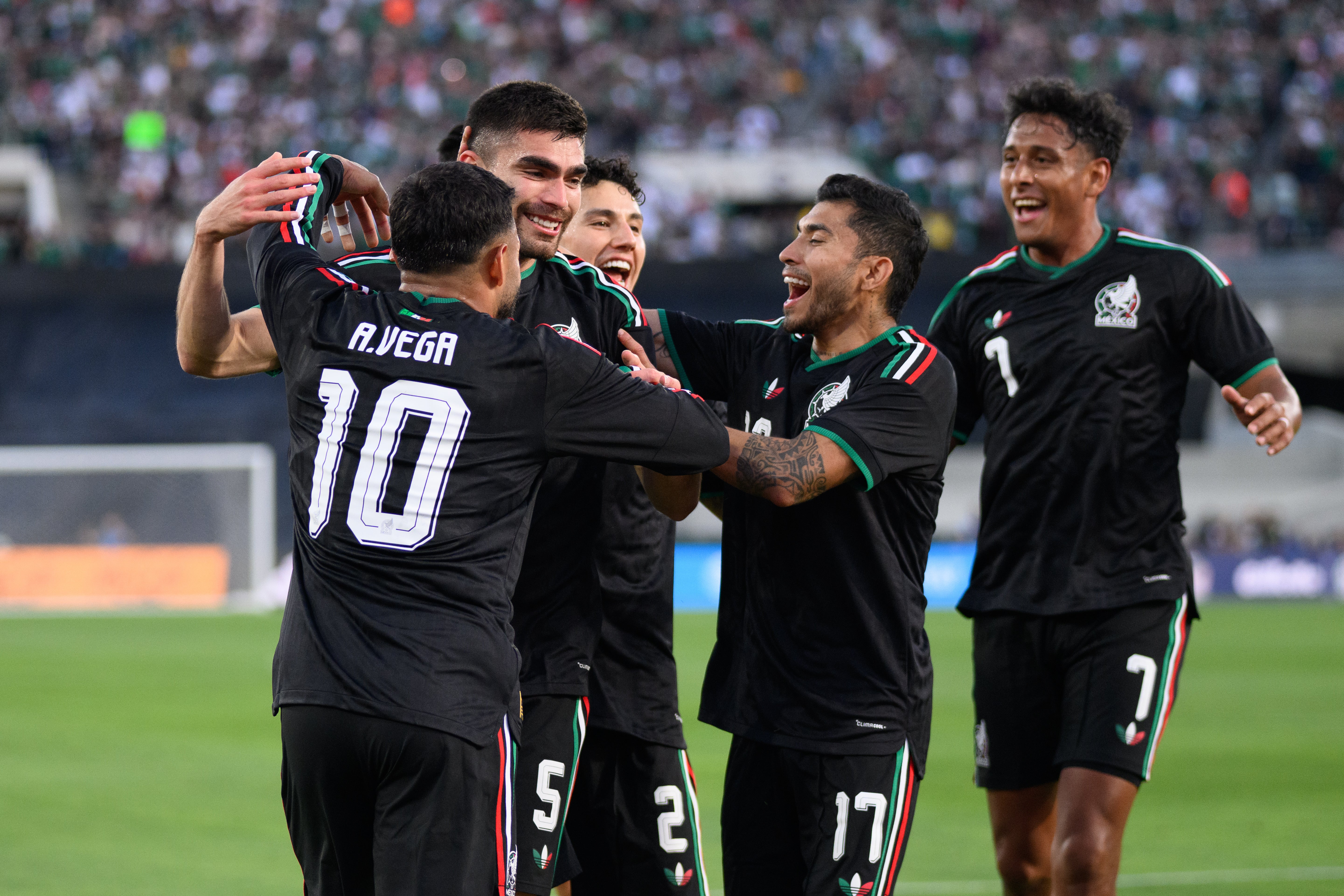 Remate de cabeza de Vázquez impulsa a México 1-0 ante Australia en amistoso rumbo al Mundial