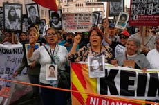 Cientos de peruanos marchan en Lima y piden "voto consciente" en balotaje entre Fujimori y Sánchez