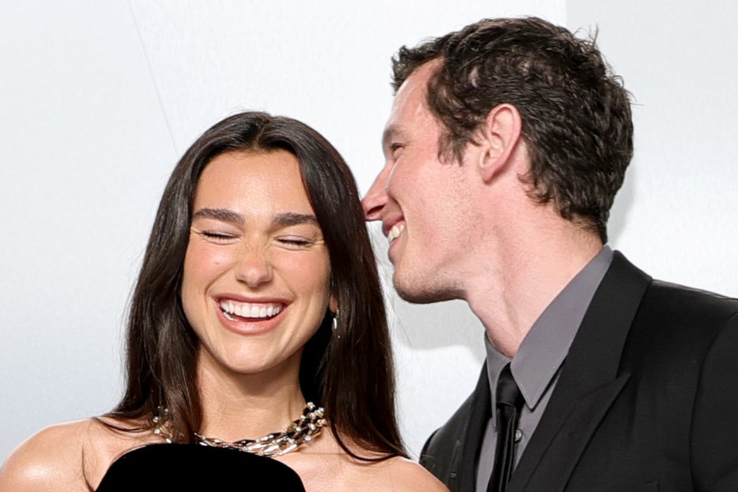 <p>Dua Lipa y Callum Turner se casaron oficialmente en un registro civil de Londres, antes de celebrar una boda más lujosa en Sicilia</p>