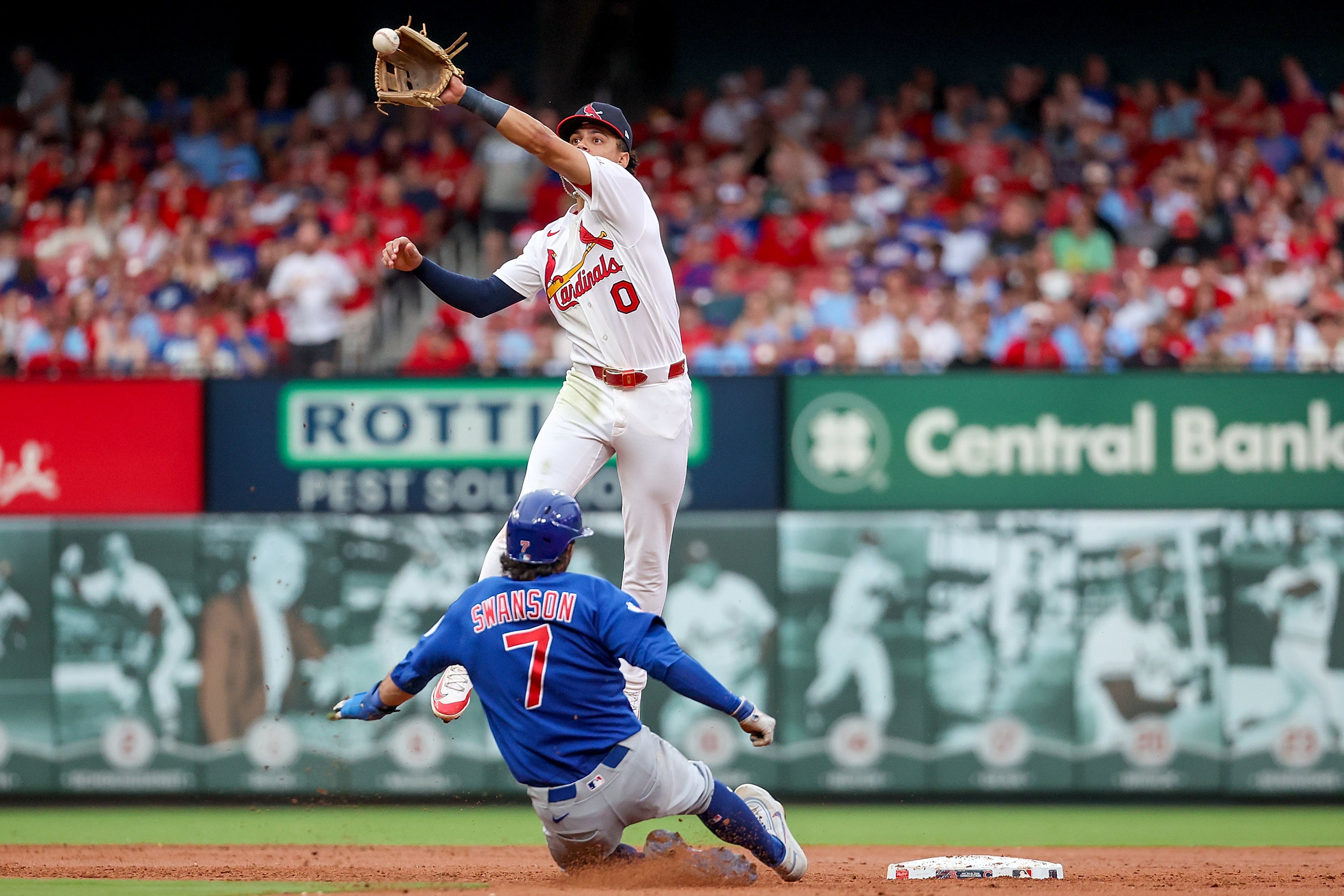 Liberatore domina y los Cardenales frenan a los Cachorros 5-1 para ganar la serie