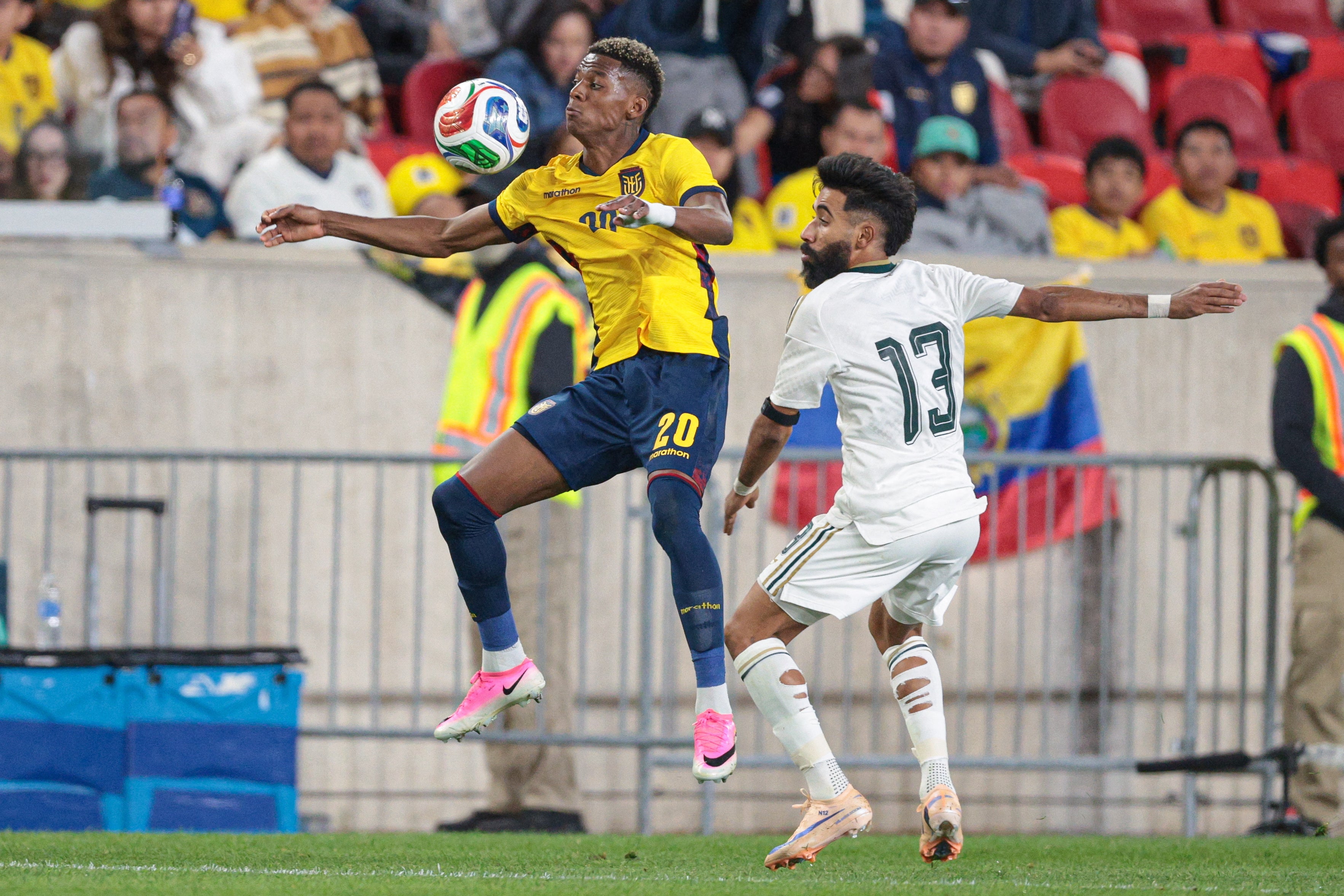 El delantero del Sunderland, Nilson Angulo, fue convocado por la selección de Ecuador
