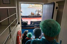 Cinco pasajeros estadounidenses de crucero con hantavirus dejan centro de cuarentena en Nebraska