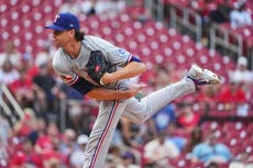 DeGrom logra su victoria 100 en su cuarto intento y Rangers vencen 2-1 a Cardenales