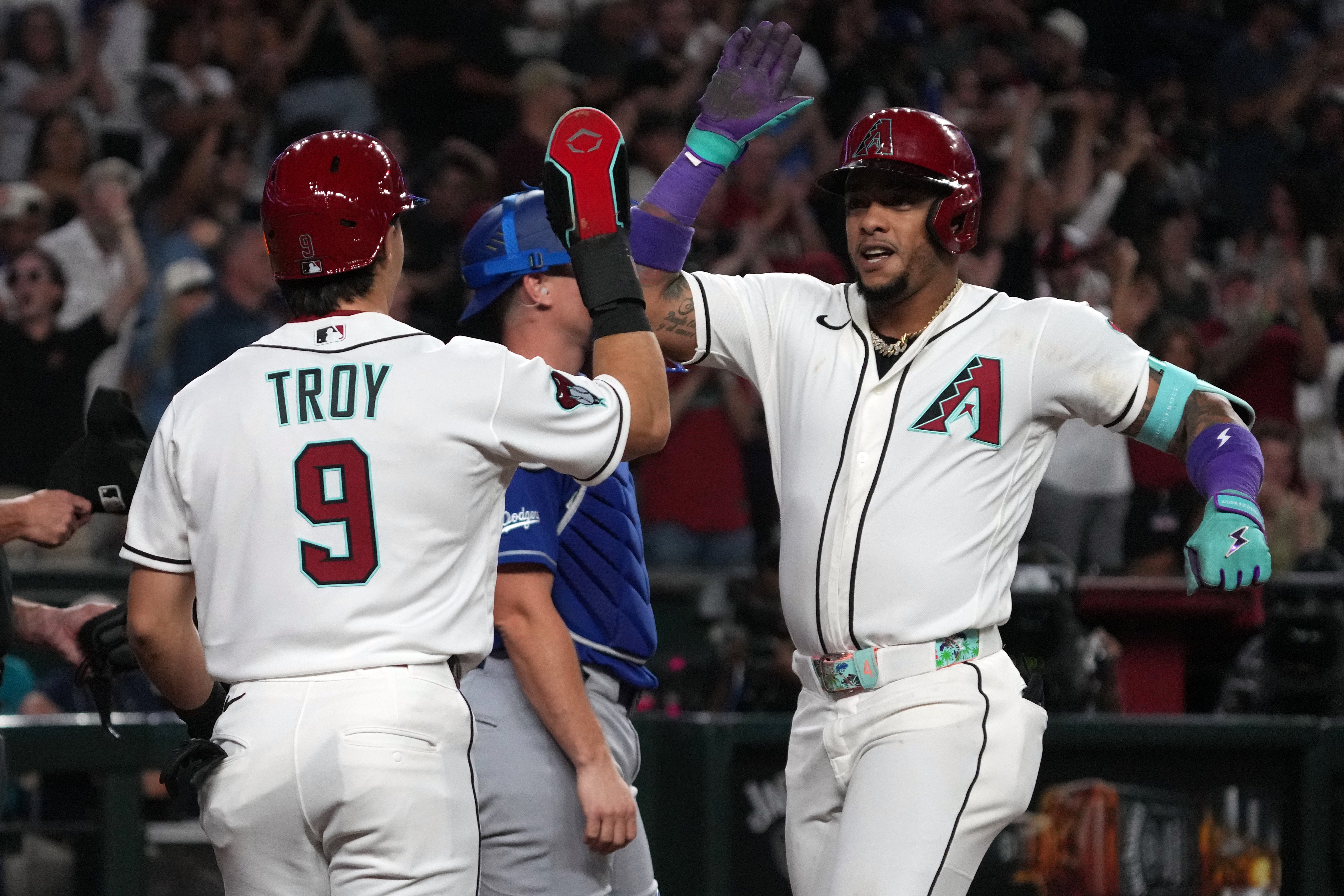 Marte y Arenado conectan jonrones clave y Diamondbacks vencen 4-1 a Dodgers