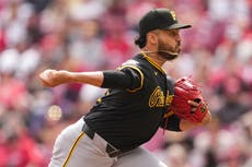 Mellizos adquieren al relevista derecho Justin Lawrence de Piratas por dinero en efectivo