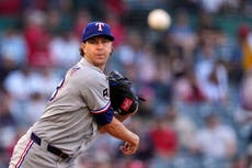 Jacob deGrom logra su victoria 100 en Grandes Ligas en el 3er cumpleaños de su hijo