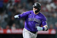 TJ Rumfield da la ventaja en la novena y los Rockies superan 9-8 a los Angelinos