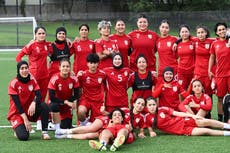 Tras huir de los talibanes y años de exilio, resurge el equipo afgano de fútbol femenino