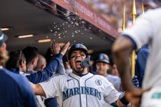 Marineros conectan 3 jonrones y derrotan 8-3 a Mets, su 8vo triunfo en fila