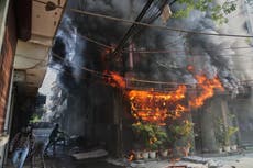 Al menos 18 muertos en un incendio en un edificio en Nueva Delhi