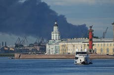Drones ucranianos atacan una terminal petrolera de San Petersburgo antes del "Davos ruso"