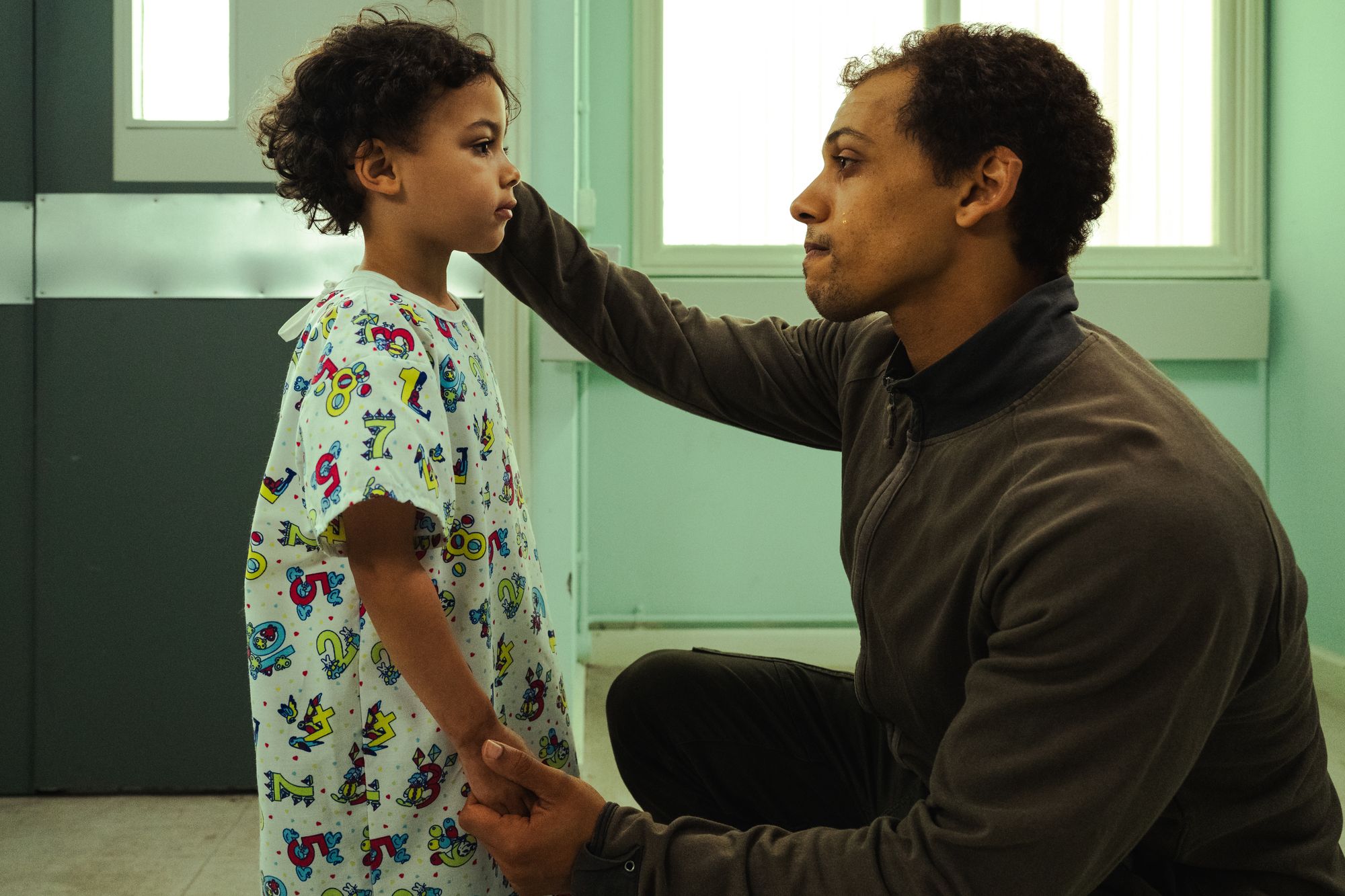 Jordan Bolger y Jahsaiah Williams dan vida a André y Alex Hanscombe en ‘El testigo’