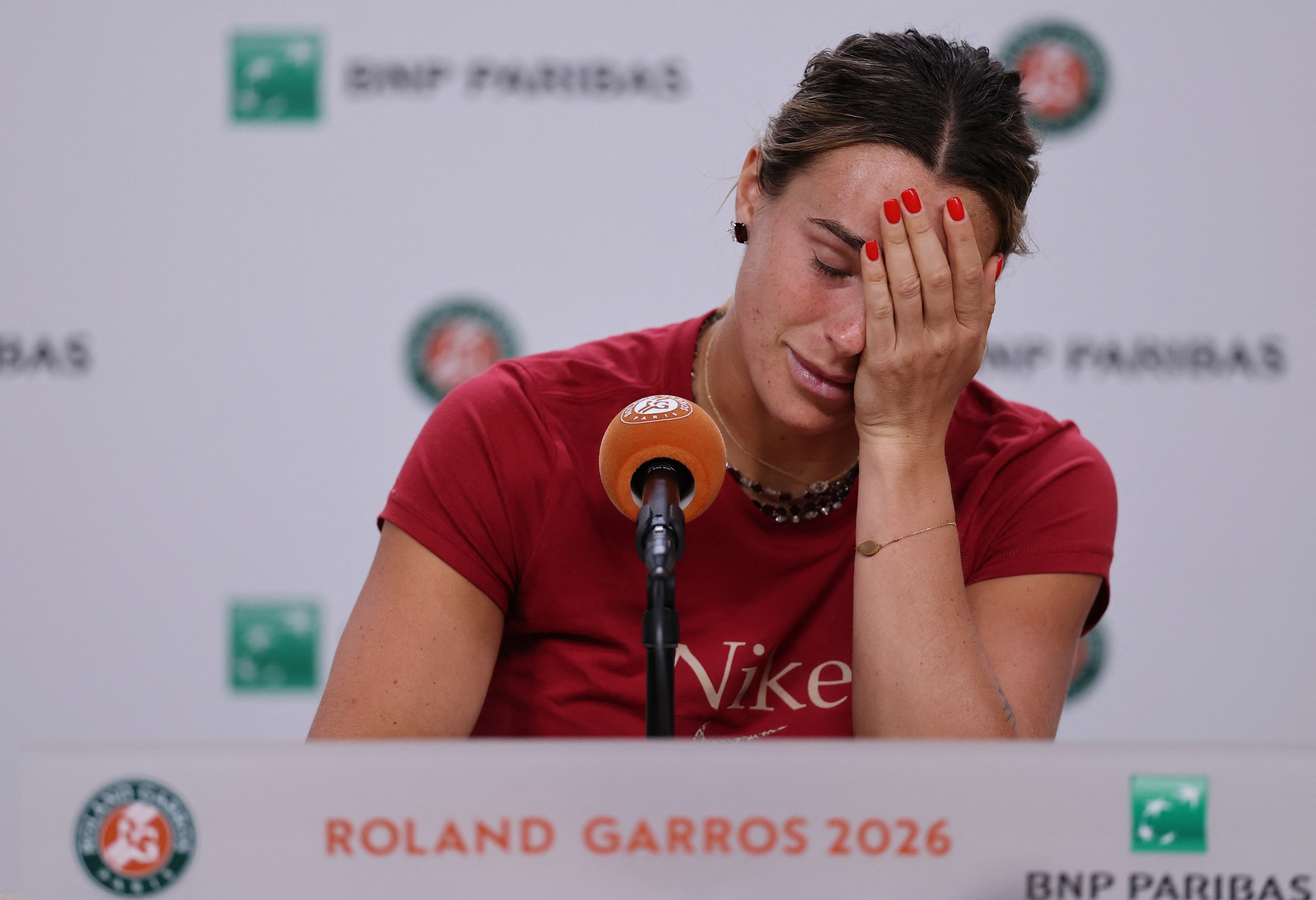 Tras una dura derrota, Sabalenka dejó entrever que consideró abandonar el tenis en una rueda de prensa cargada de emociones
