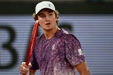 El gran acto de João Fonseca en Roland Garros causa furor con su potencia y fans brasileños