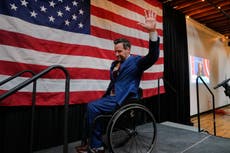Los demócratas de Iowa apoyan a un exparalímpico en una contienda destacada por el Senado
