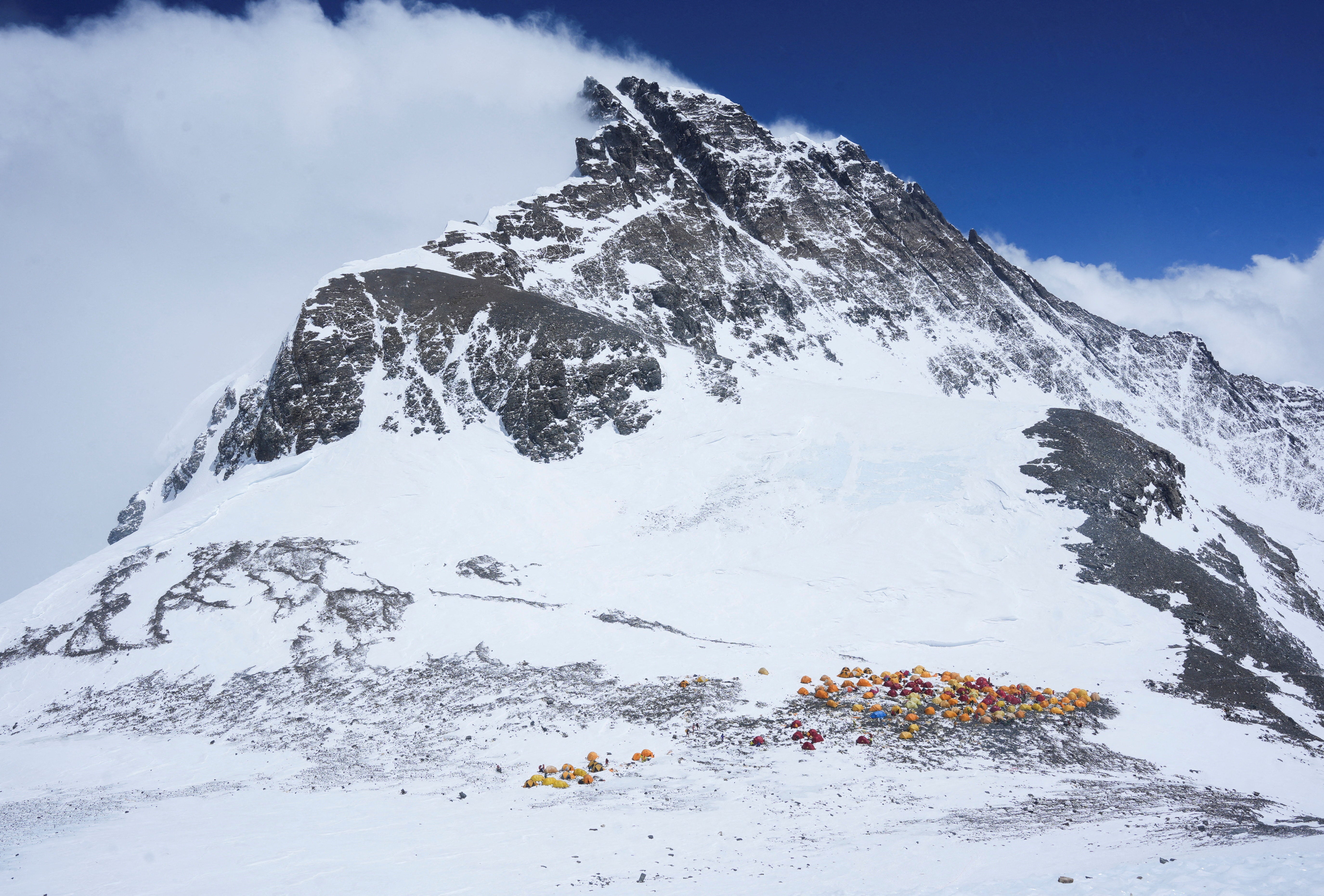 El monte Lhotse visto desde el campamento 4 del Everest, en el distrito de Solukhumbu (Nepal), en mayo
