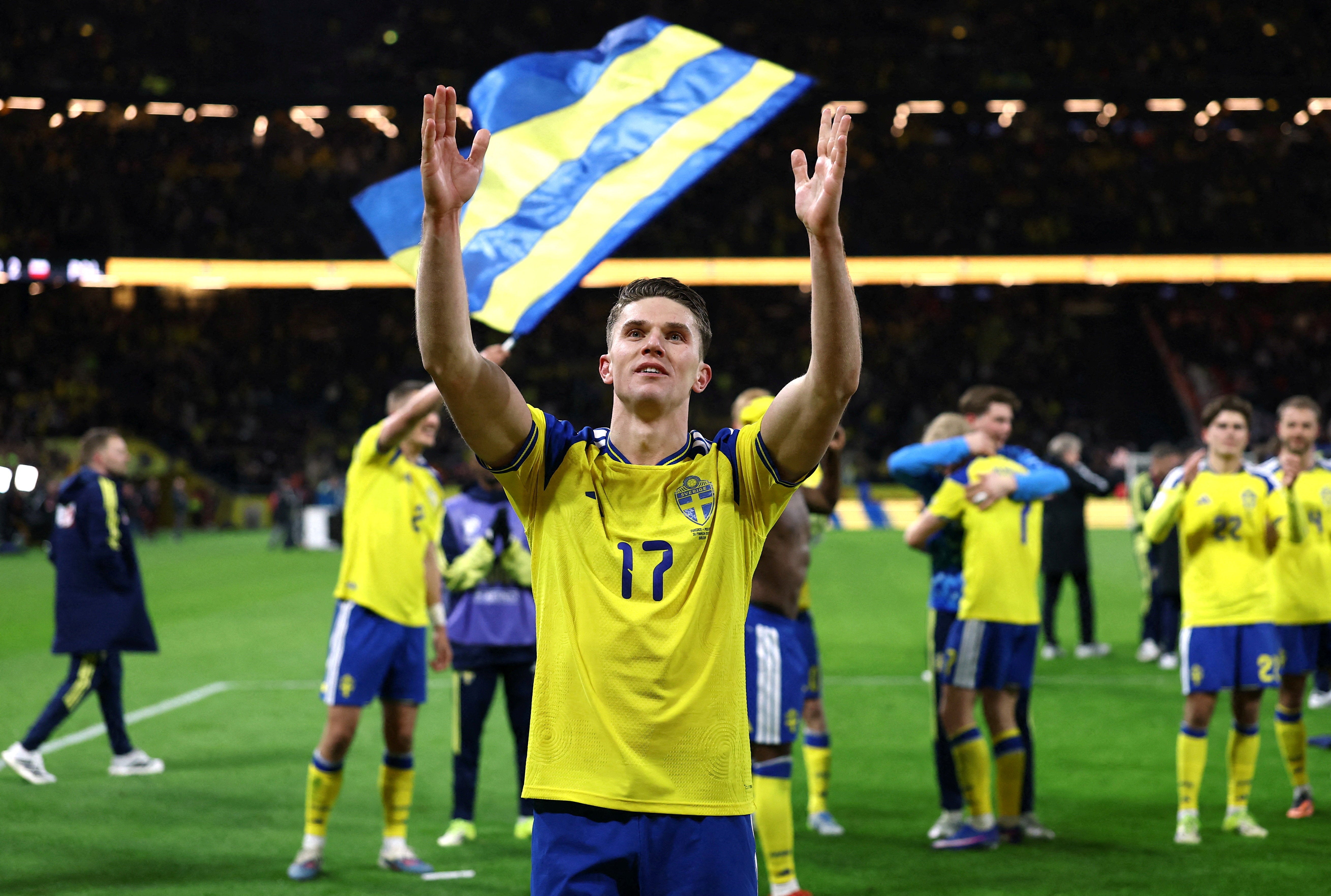 Viktor Gyökeres celebra la clasificación de Suecia al Mundial tras marcar el gol decisivo en la repesca