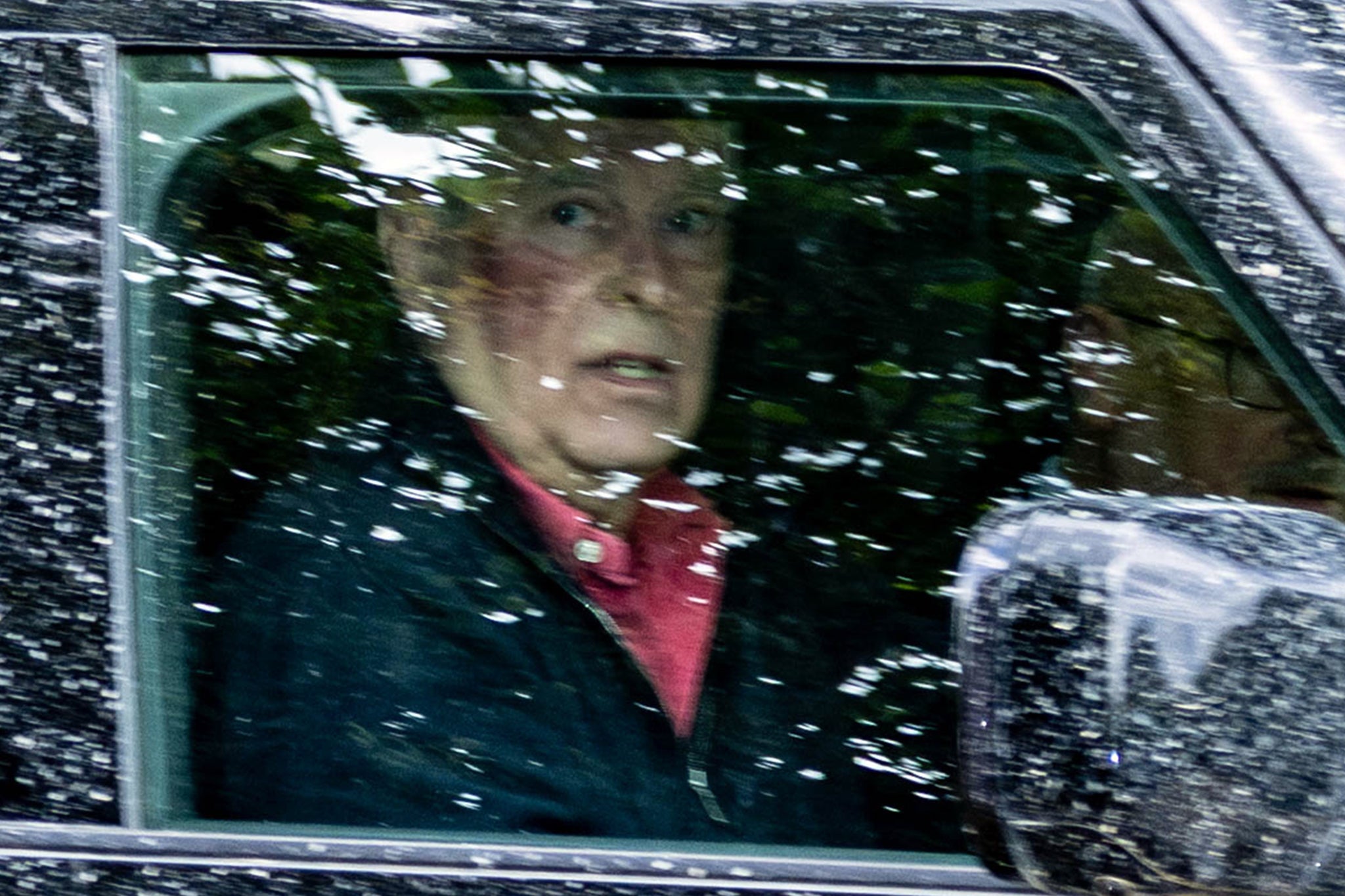 Desde el incidente de seguridad ocurrido el mes pasado, cuando un hombre encapuchado se acercó a él cerca de su residencia, Andrew Mountbatten-Windsor apenas ha aparecido en público