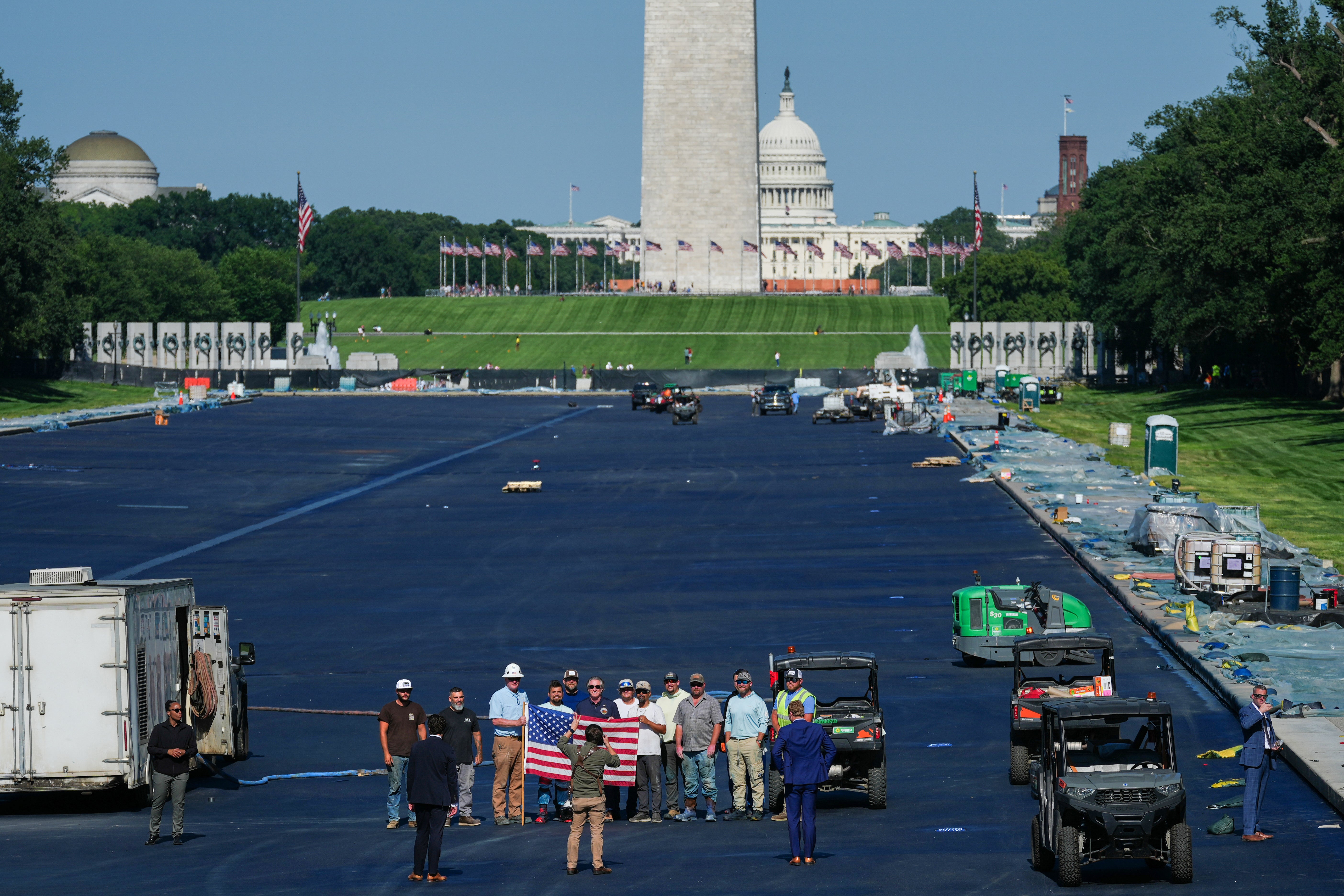 Rellenan de agua Estanque Reflectante en Washington tras renovaciones que ordenó Trump