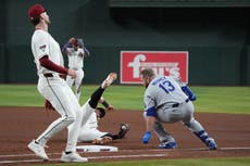 Vargas de Diamondbacks y Muncy de Dodgers, lesionados tras choque violento en 1ra base