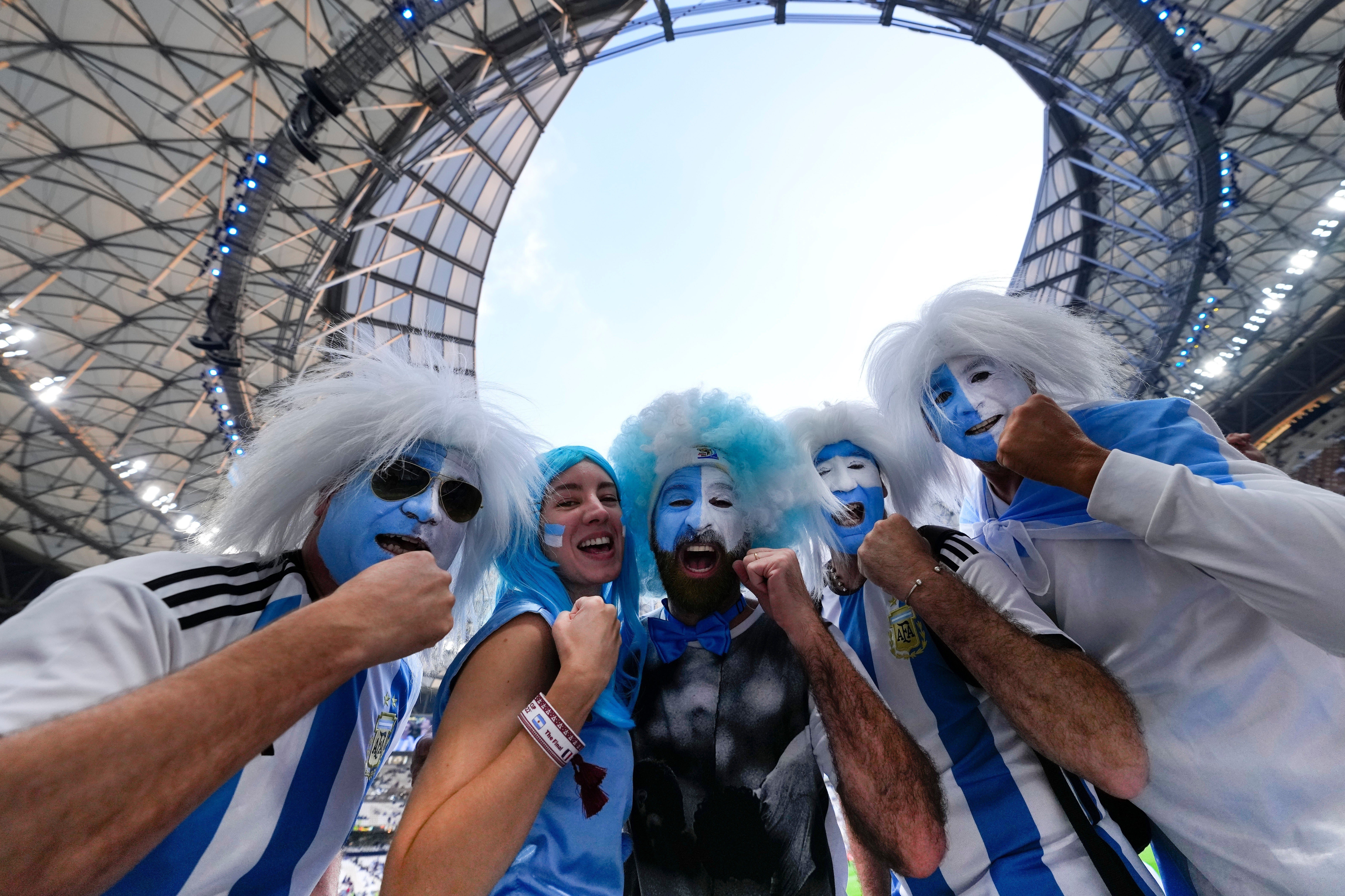 Algunos de los hinchas más fieles del Mundial se saltan el torneo por costos y política