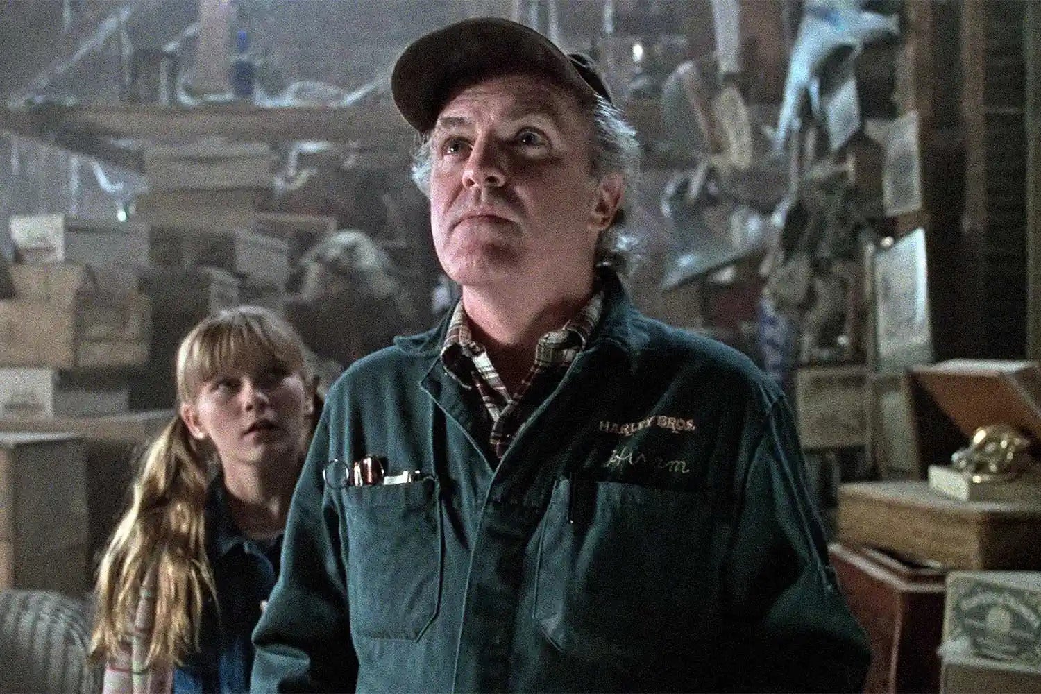 James Handy, a quien vemos aquí en la película ‘Jumanji’ de 1995, fue hallado apuñalado en el pecho en el jardín delantero de su casa