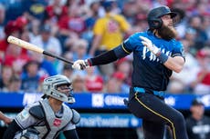 Marsh y Schwarber intercambian roles y guían a los Phillies ante White Sox 8-6