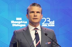 Mujeres en fuerzas armadas de EEUU temen por sus carreras luego que Hegseth bloquea ascensos
