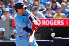 Ernie Clement pega jonrón de 3 carreras y Azulejos vencen 6-4 a Orioles pese a 3 HR de Baltimore