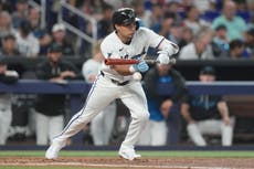 Sanoja pega jonrón y Zuber logra su primer salvamento para los Marlins que vencen 4-3 a Rays