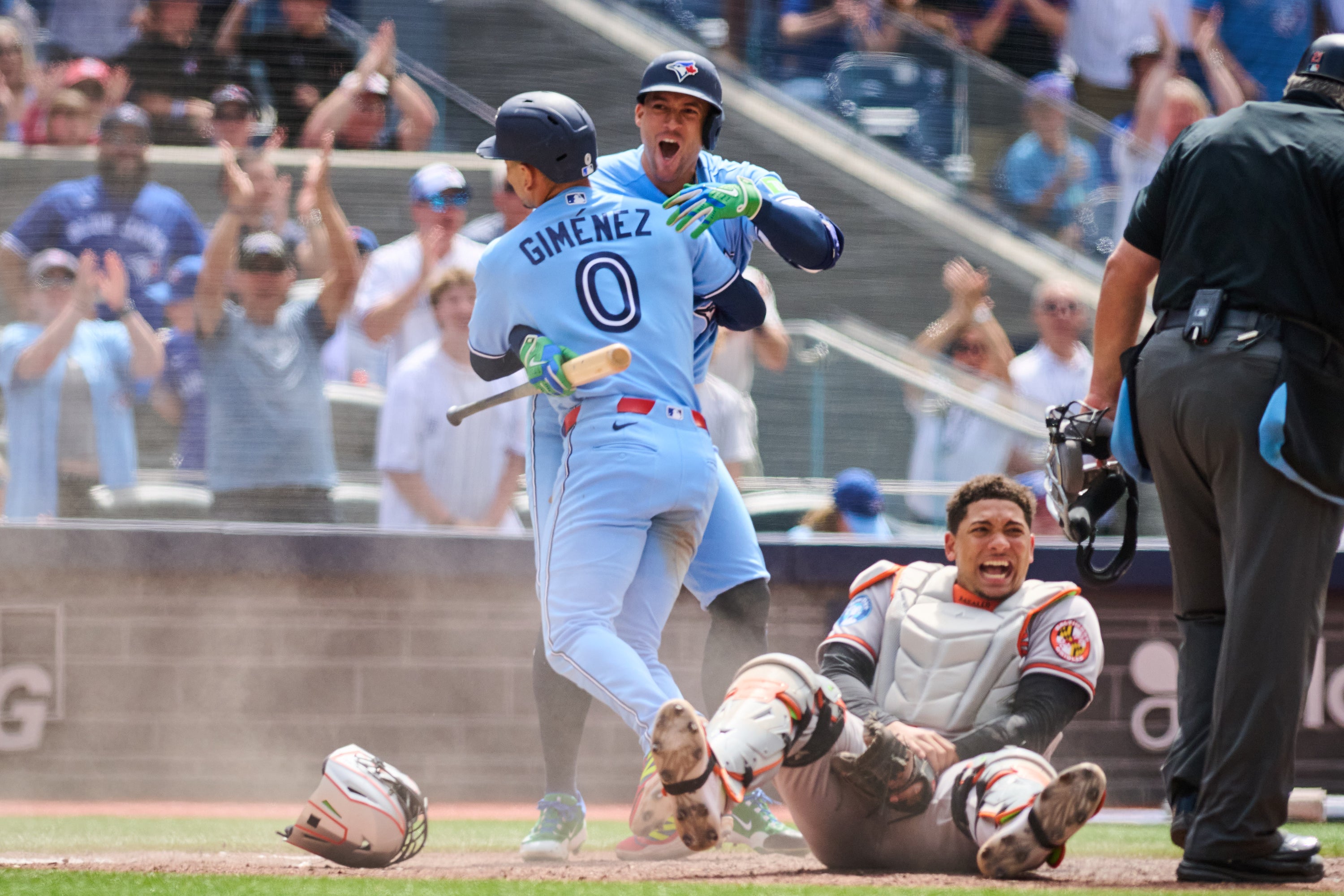 Piñango y Valenzuela conectan jonrones para Azulejos que remontan y vencen 6-4 a Orioles