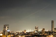 Israel dice que atacó a Irán tras recibir fuego de misiles