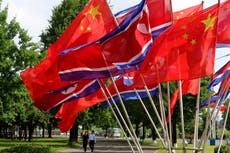 El líder chino Xi llega a Corea del Norte para reunirse con Kim entre gran expectación