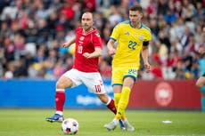 Eriksen está bien y se espera que salga del hospital tras colapsar durante partido amistoso
