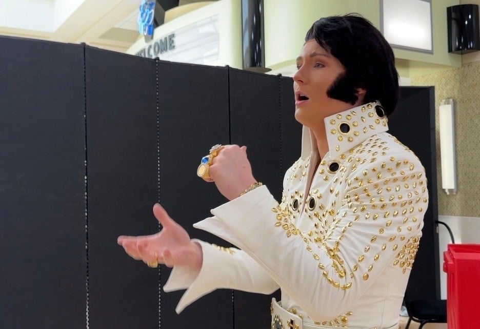 ELVIS TRIBUTO JOVENES