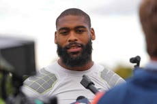 El cazamariscales de Broncos Jonathon Cooper se declara inocente en caso de violencia doméstica