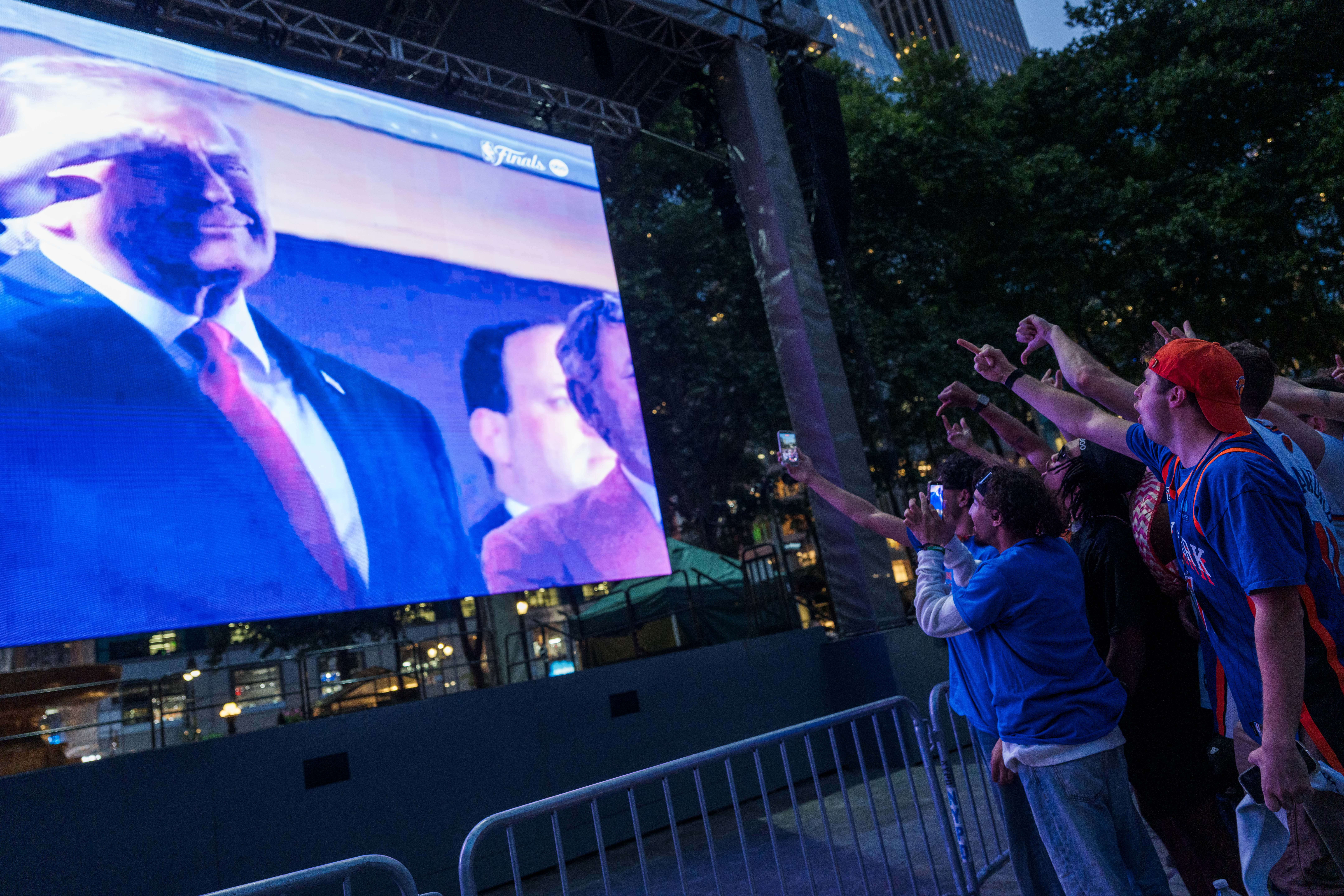 <p>El presidente Donald Trump afirmó en Internet que la ciudad de Nueva York “lo ama”, a pesar de haber sido objeto de intensos abucheos durante el partido de los Knicks en el Madison Square Garden </p>