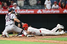 Altuve y Walker impulsan a Astros a triunfo 5-4 sobre Angelinos en 10 entradas