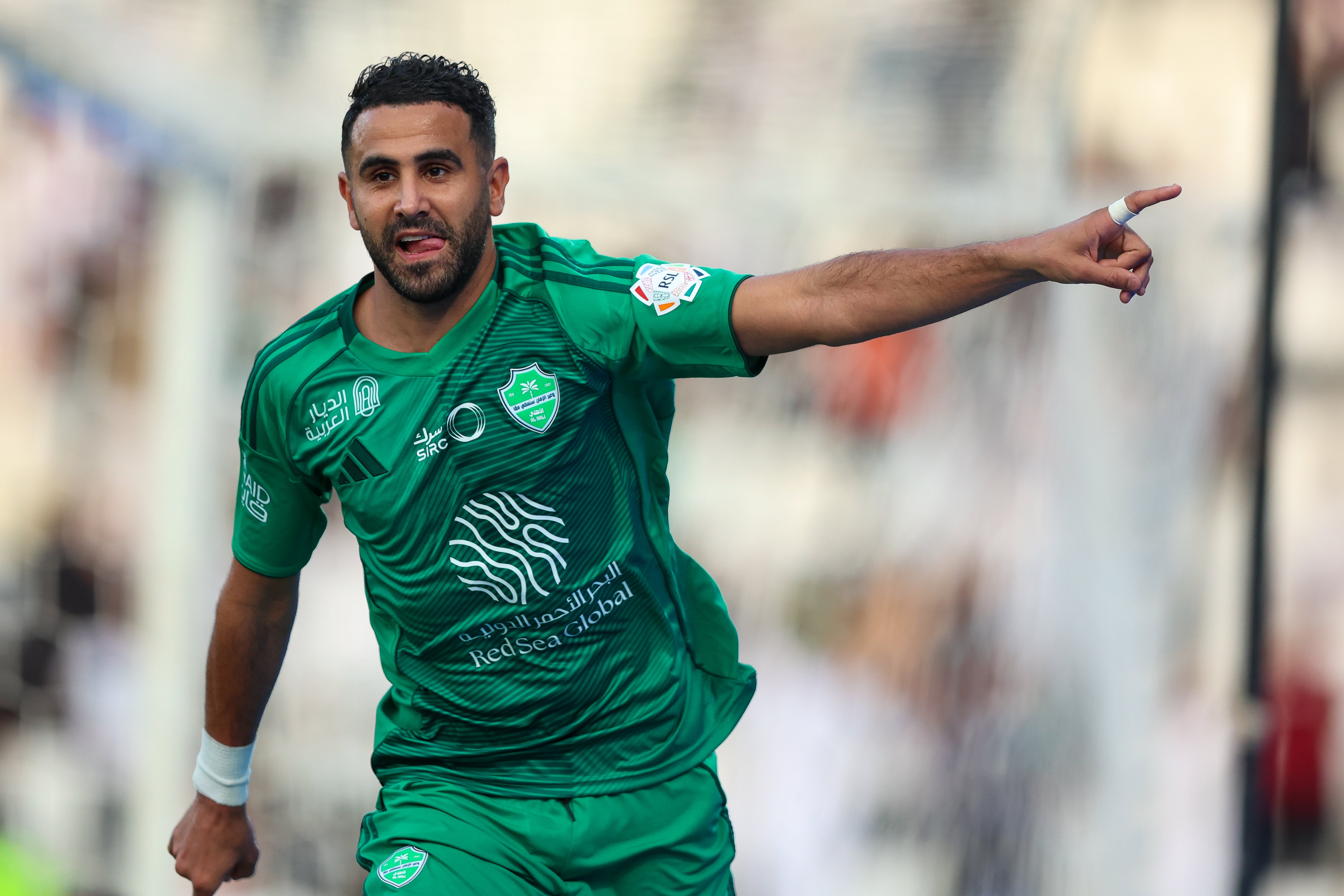 Aunque ya no disputa partidos completos con la misma frecuencia, Riyad Mahrez continúa siendo el alma de Argelia