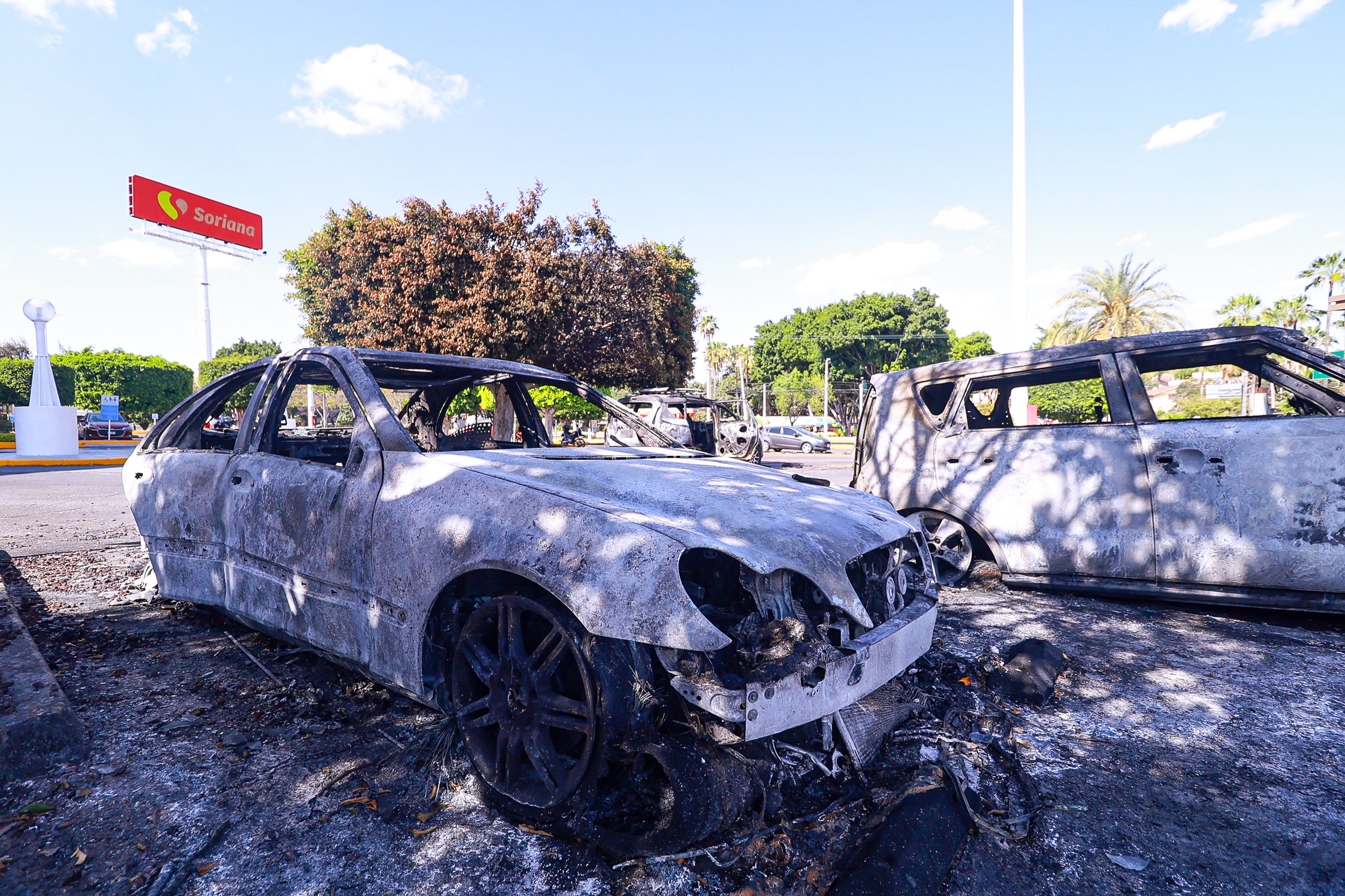 Algunos coches terminaron incendiados en Guadalajara después de que “El Mencho” fuera asesinado en una operación de seguridad
