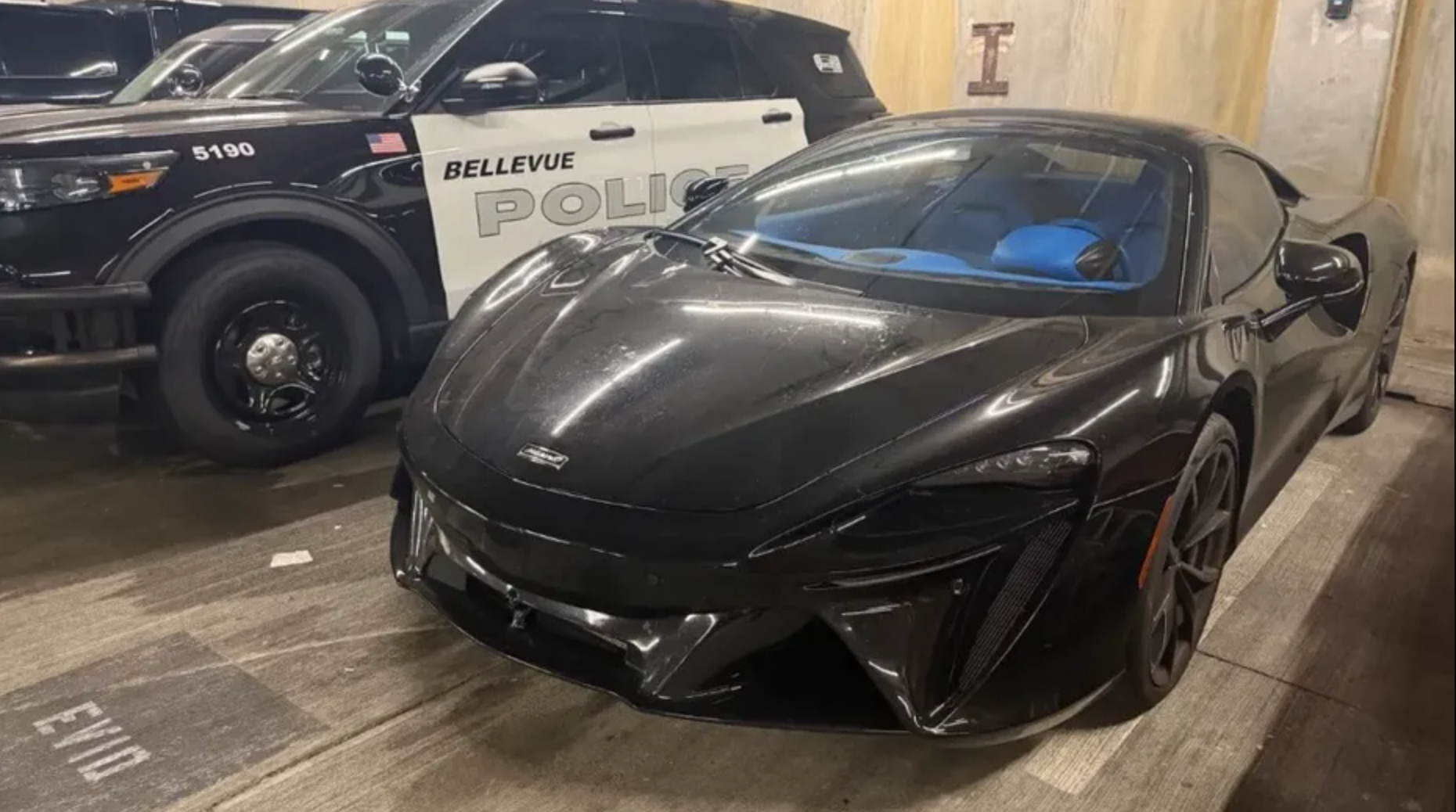 Un deportivo McLaren incautado por la policía de Bellevue en una vivienda de Bellevue, Washington