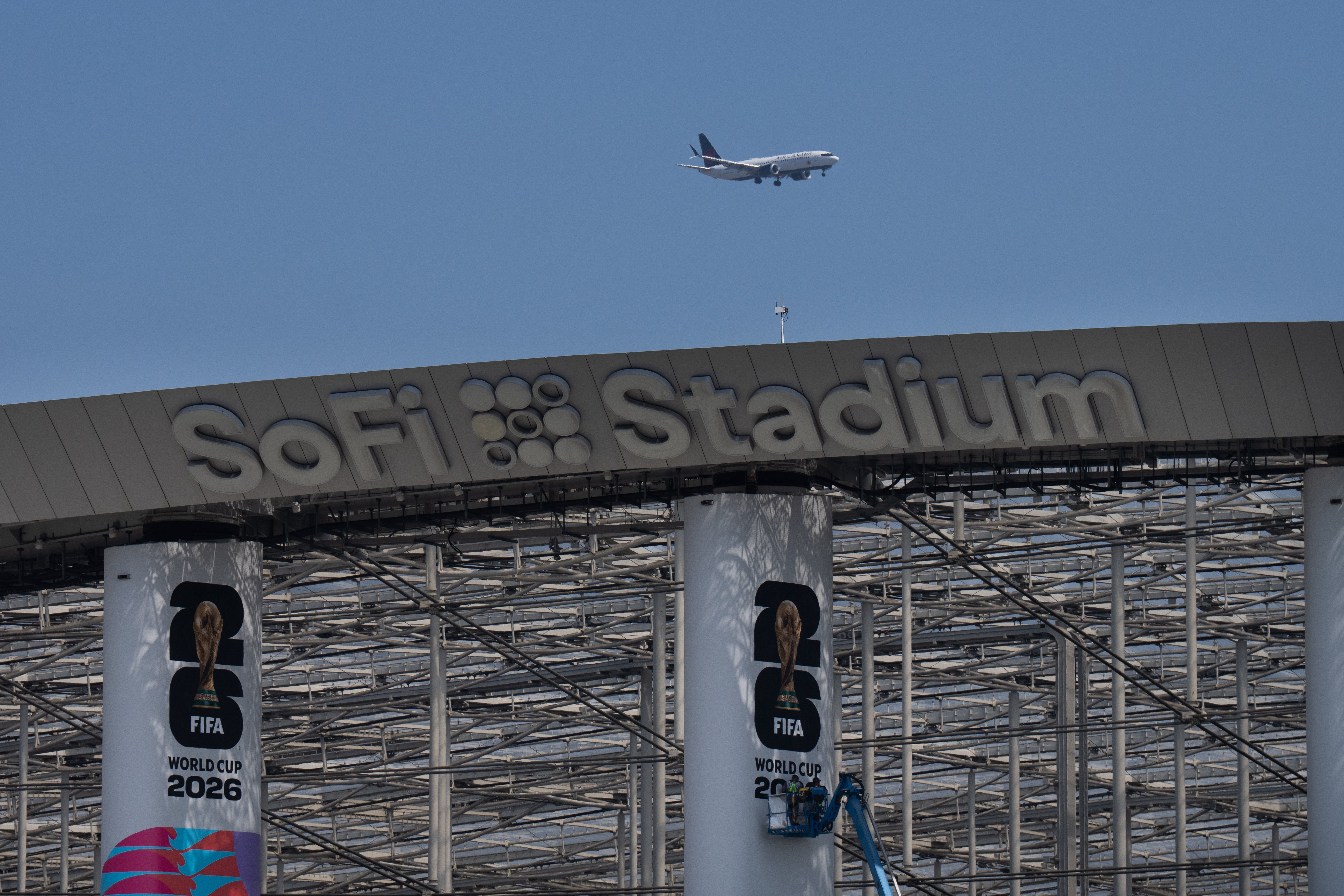 Trabajadores del estadio cerca de Los Ángeles logran acuerdo tentativo y evitan huelga