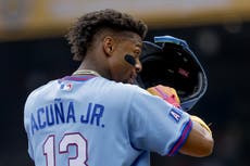 Acuña sale del juego ante Medias Rojas por tirón en su segunda lesión del año