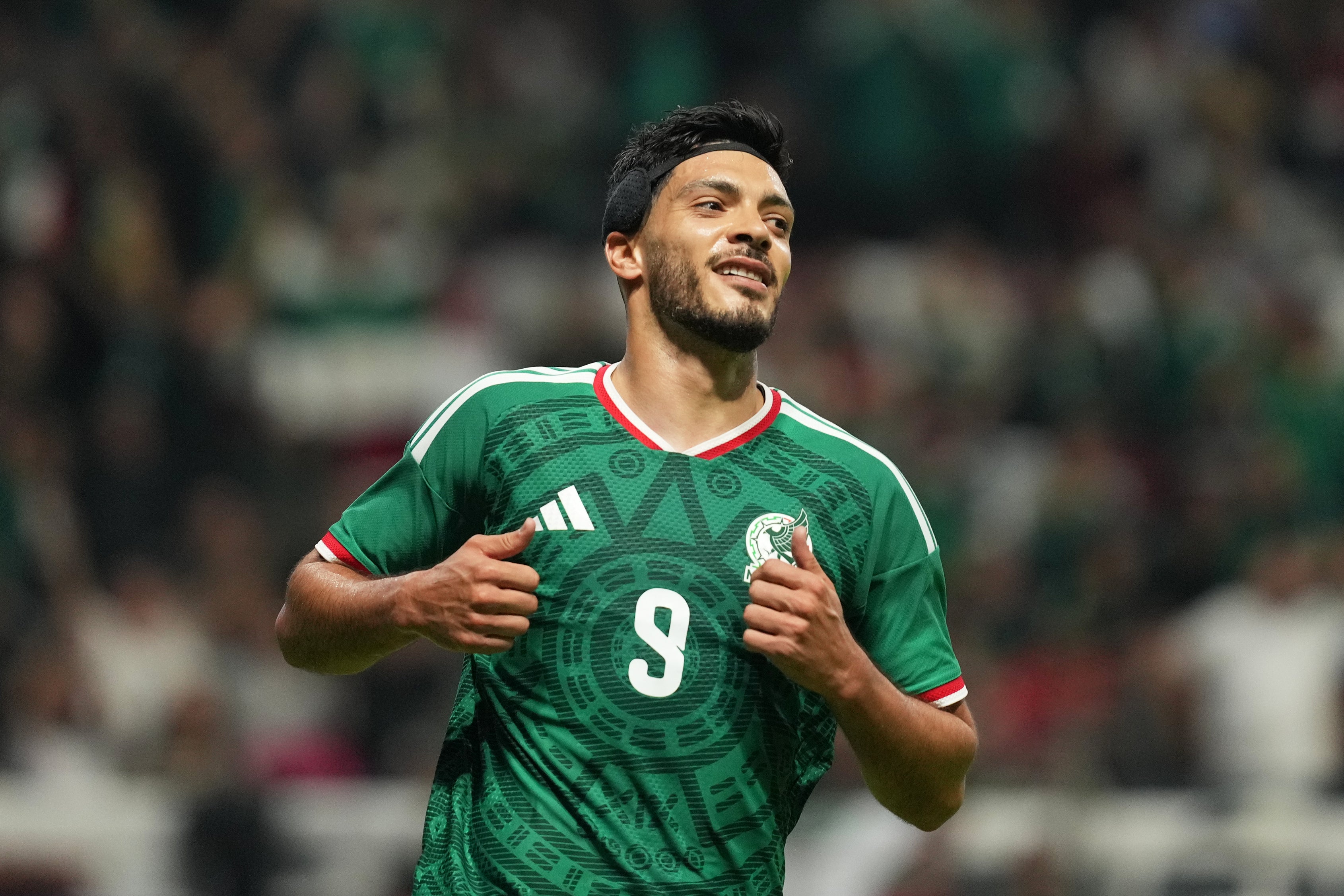 El delantero mexicano Raúl Jiménez asegura su futuro y volverá con el Wolverhampton